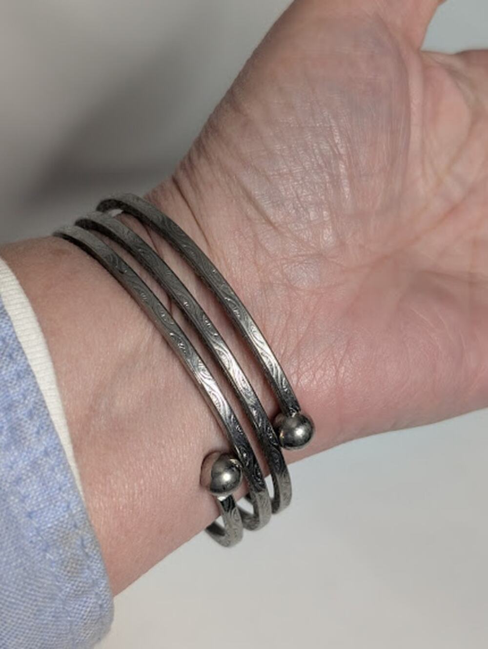 Silver Tone Spiral Etched Coil Bracelet Bangle Retro BOHO Hippie Futuristic